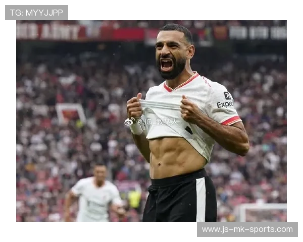 利物浦攻到禁区右侧，萨拉赫反脚兜射进死角