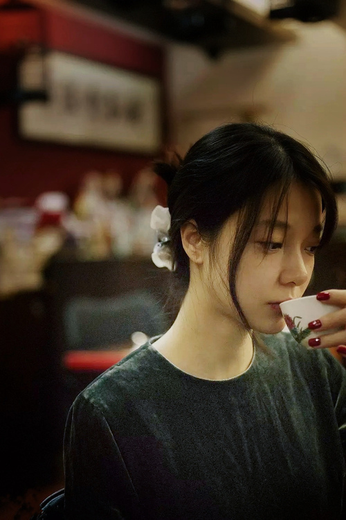 “健力运动:高新体育中心赛场见证力量与毅力的极限较量”